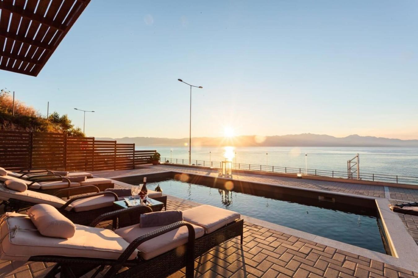 Seaside Summer Bliss - Aurora Luxury Pool Paradise Petalidi Exterior photo